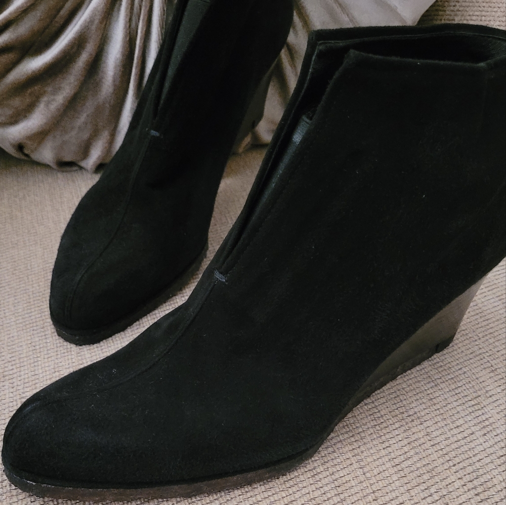 STUART WEITZMAN BLACK SUEDE WEDGE HEEL BOOTIES